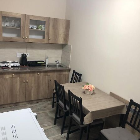 Bettina Vendeghaz Apartment Kiskoros Bagian luar foto
