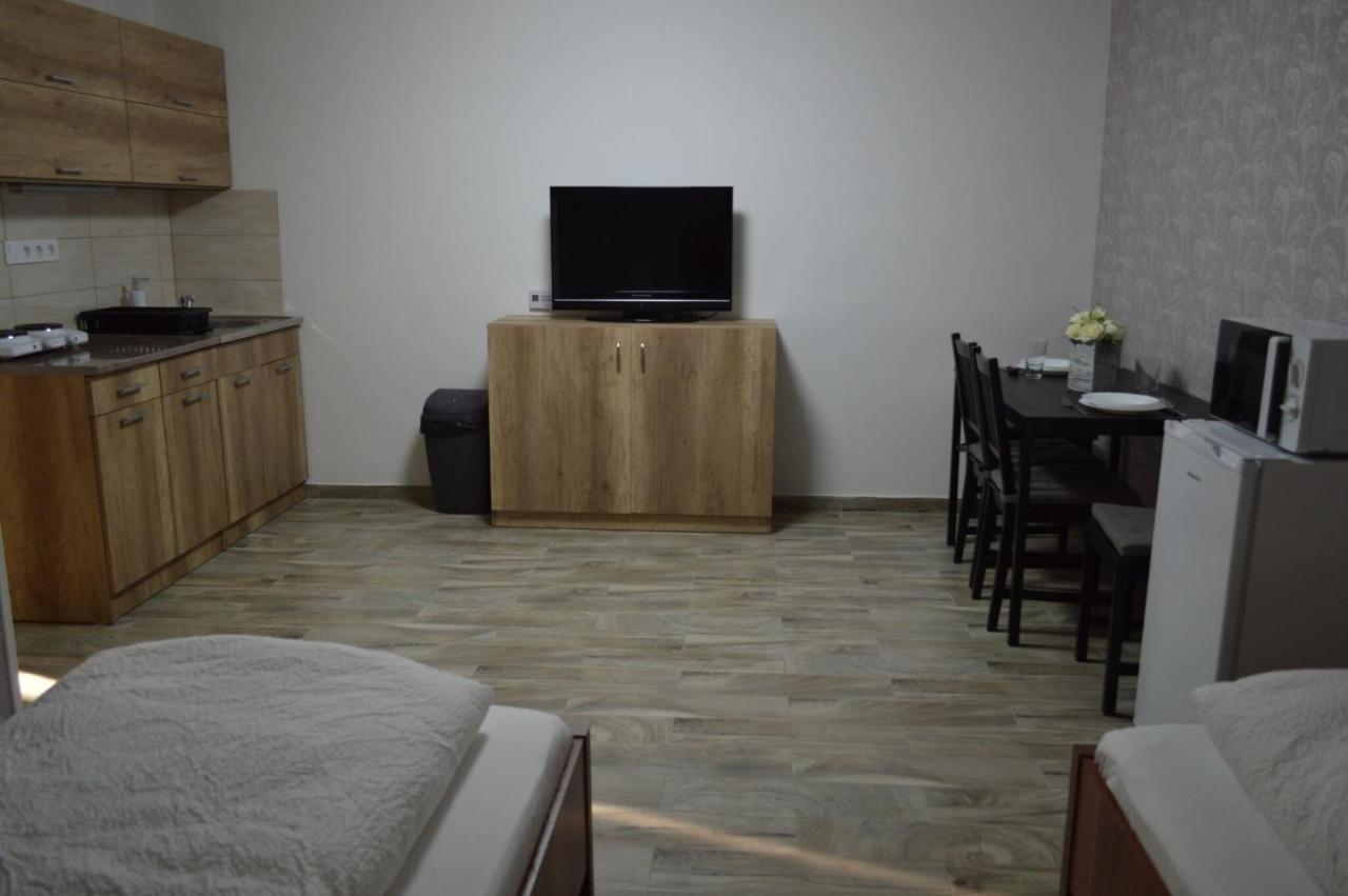 Bettina Vendeghaz Apartment Kiskoros Bagian luar foto