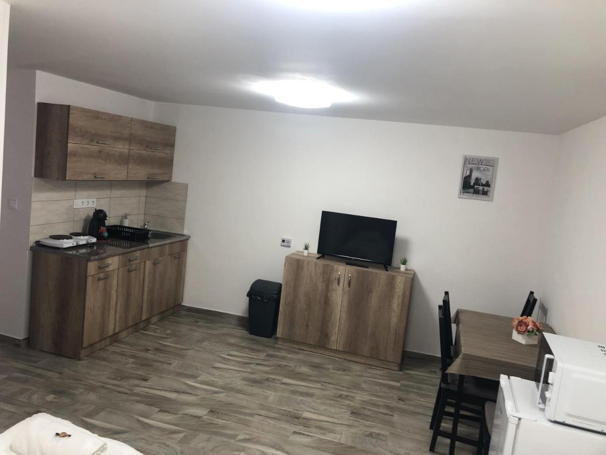 Bettina Vendeghaz Apartment Kiskoros Bagian luar foto