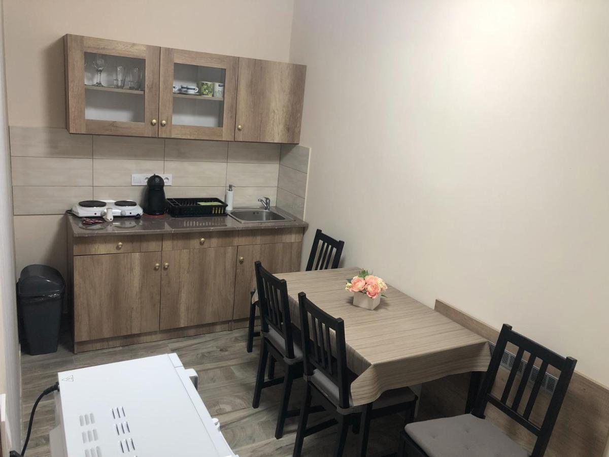 Bettina Vendeghaz Apartment Kiskoros Bagian luar foto