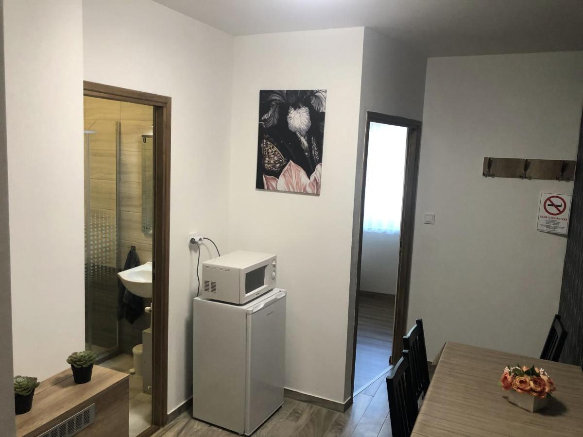 Bettina Vendeghaz Apartment Kiskoros Bagian luar foto