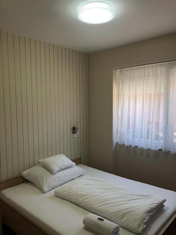 Bettina Vendeghaz Apartment Kiskoros Bagian luar foto